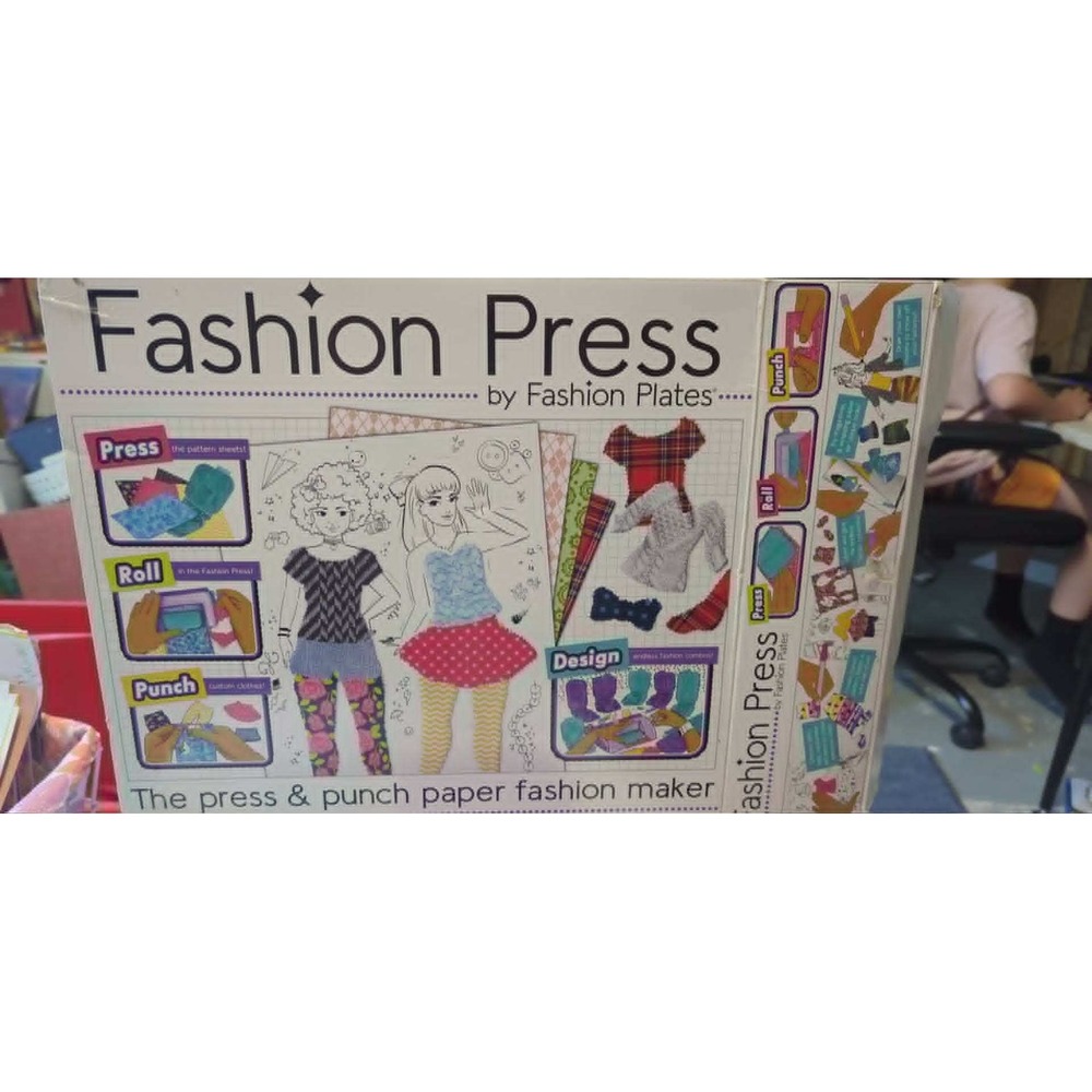 Kahootz Fashion Press by Fashion Plates Paper Fashion Maker Design Kit 2017 used - Picture 2 of 9